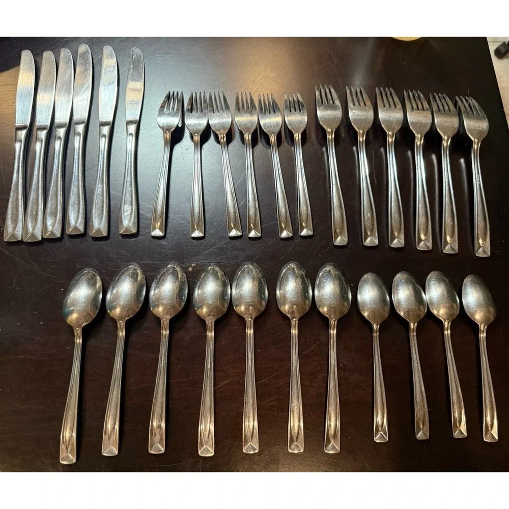 Oneida Gala Impulse Stainless Flatware Lot 29 Pc Silverware Spoons Forks Knives